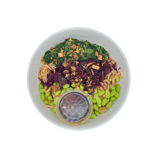 Asiatische Erdnuss-Nudel-Bowl