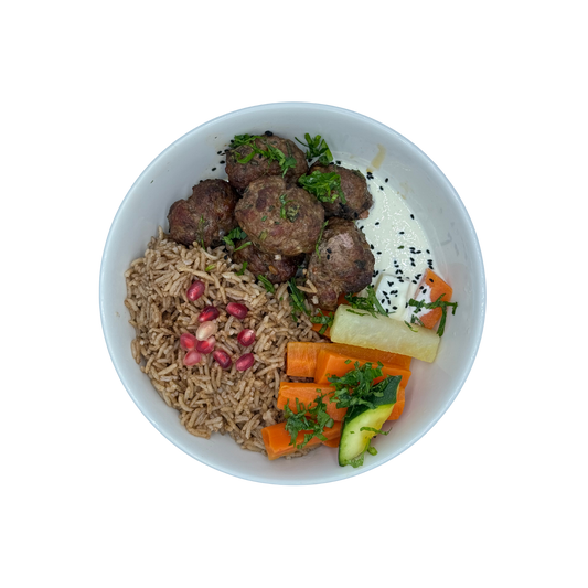 Orientalische Kebab-Bällchen mit Schafskäsesauce & Zimt-Reis