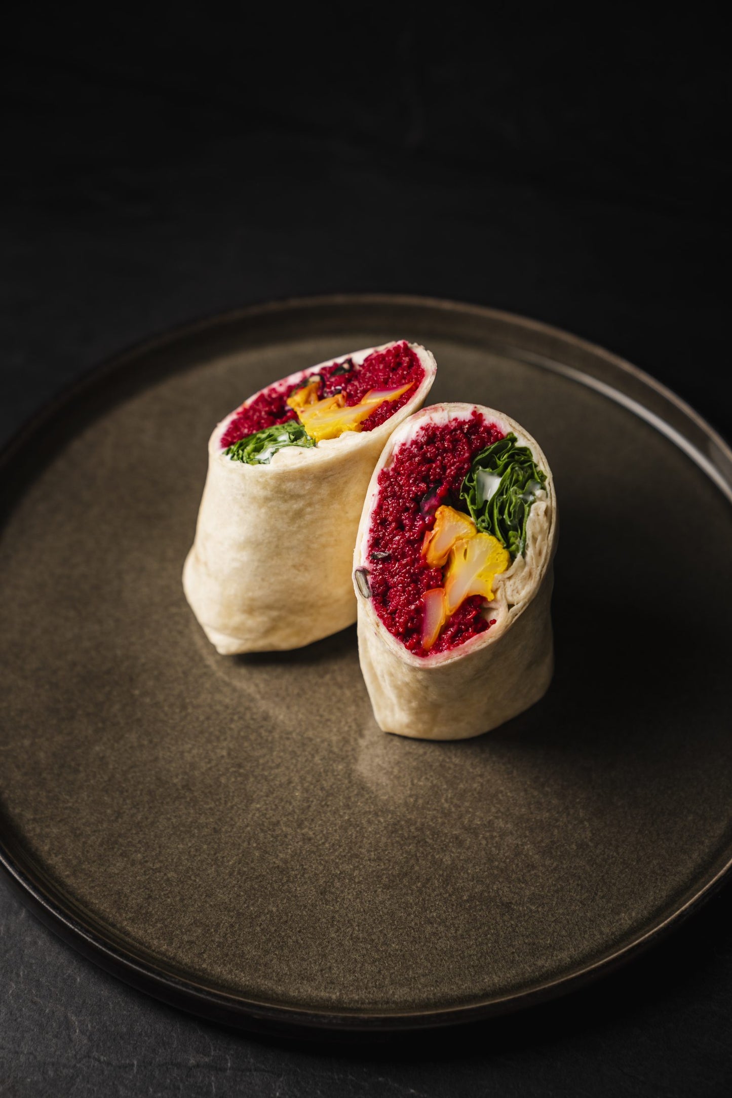 Wrap mit Rote-Bete-Füllung und Blumenkohl, zweite Ansicht