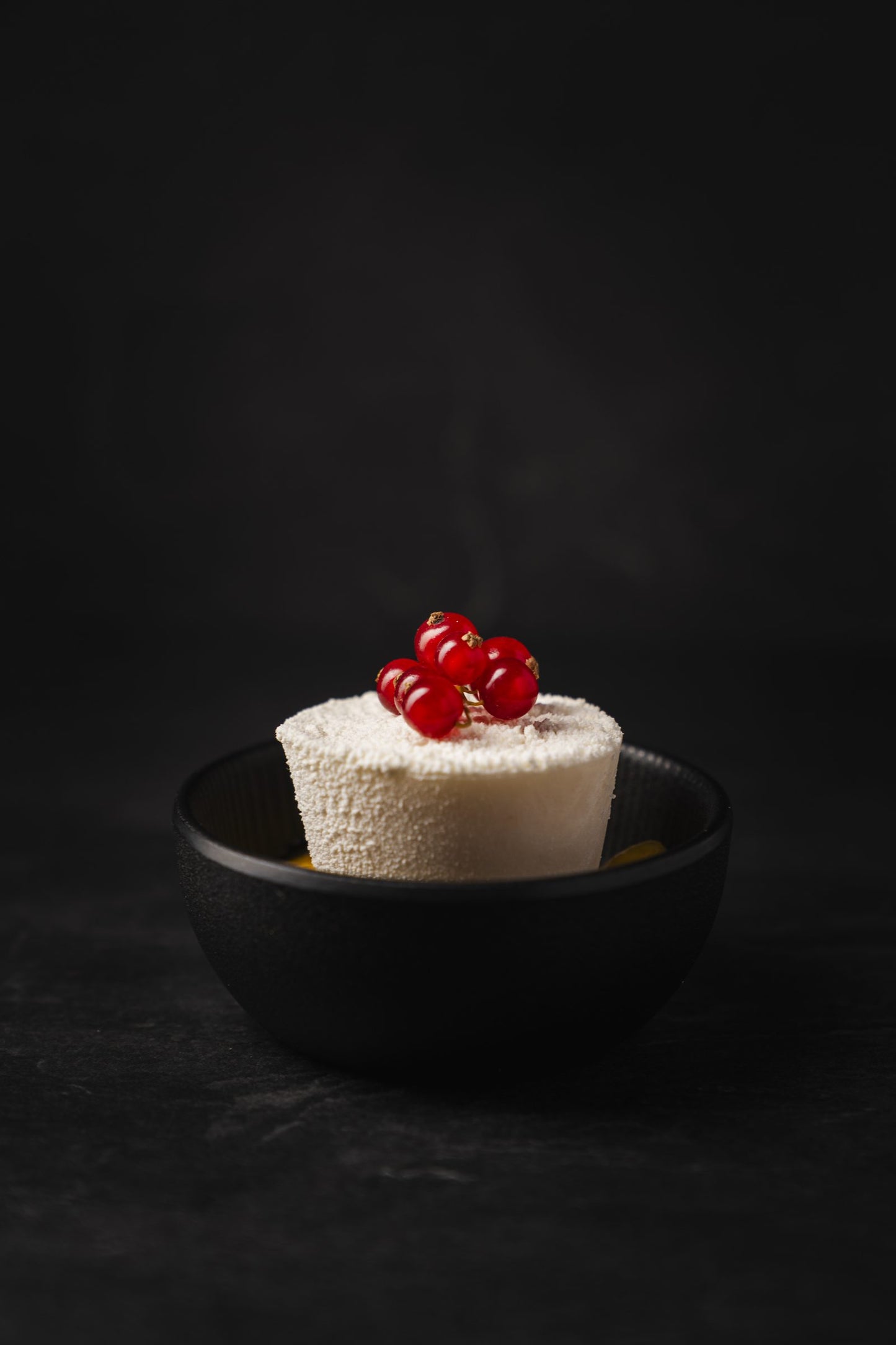 Kokos Panna Cotta mit roten Johannisbeeren